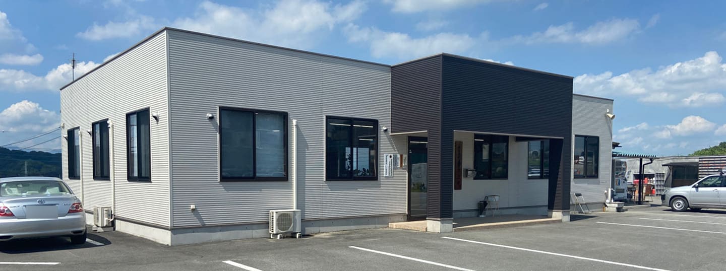 工事現場で作業する重機